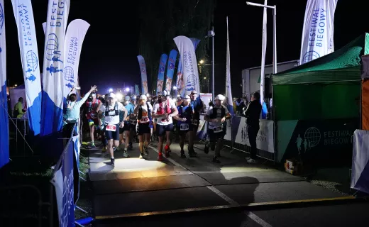 Największe wyzwanie Festiwalu Biegowego! Bieg na 100 km wystartował w środku nocy - 23